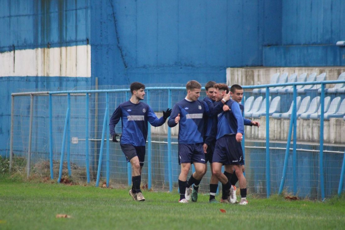 Οι παίκτες των γηπεδούχων πανηγυρίζουν το 1-0
