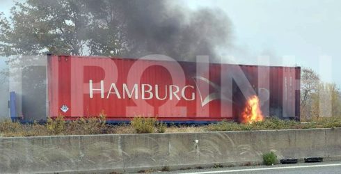 Καβάλα: Φωτιά σε νταλίκα στην Εγνατία Οδό (ΦΩΤΟ)