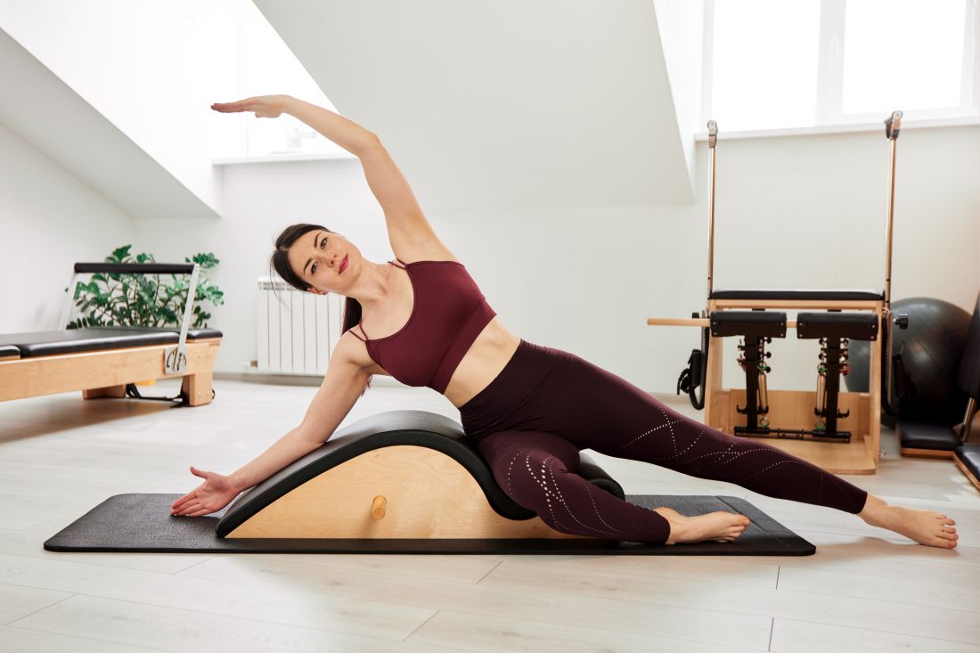 pilates γυναίκα άσκηση