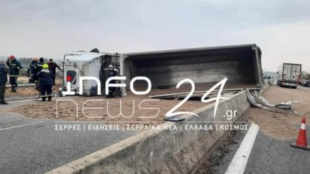 Σέρρες: Ανατροπή φορτηγού που μετέφερε άμμο – Κλειστό τμήμα της Εγνατίας Οδού (ΒΙΝΤΕΟ)
