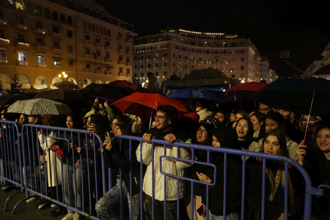 φωταγώγηση χριστουγεννιάτικου δέντρο Πλατεία Αριστοτέλους Θεσσαλονίκη