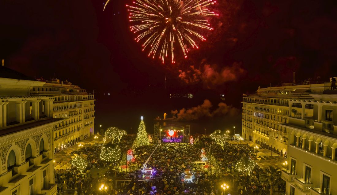 φωταγώγηση χριστουγεννιάτικου δέντρο Πλατεία Αριστοτέλους Θεσσαλονίκη