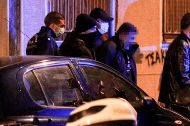 Γυναικοκτονία στους Αμπελόκηπους: «Σκότωσα την σύζυγό μου και την έχω στο πατάρι»