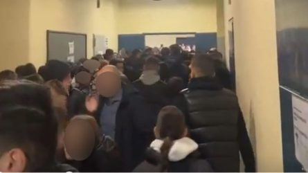 Λάρισα: Φυγαδεύτηκε ο μαθητής που κατηγορείται ότι παρενόχλησε 15χρονη – «Με ακουμπούσε σε σημεία που δεν ήθελα»