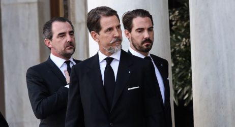 “Ντε Γκρες” το επίθετο που επέλεξε η τέως βασιλική οικογένεια