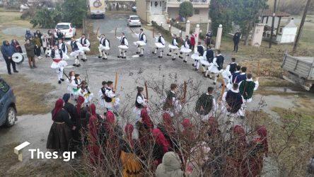 Θεσσαλονίκη: Αναβίωσε το έθιμο με τους Ρουγκατσάρηδες στη Χαλάστρα (ΦΩΤΟ)