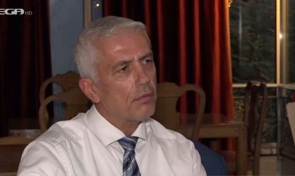 Γιώργος Καλλιακμάνης: “Oταν είδα στο πεζοδρόμιο τον Γιώργο Καραϊβάζ ήταν μεγάλο τραύμα” (BINTEO)