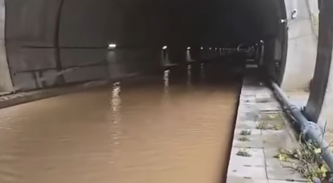 Πλημμύρισε το τούνελ του ΟΣΕ στα Τέμπη