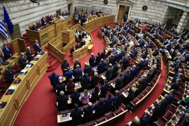 Βουλή: Υπερψηφίστηκε με 159 “ναι” ο προϋπολογισμός του 2025