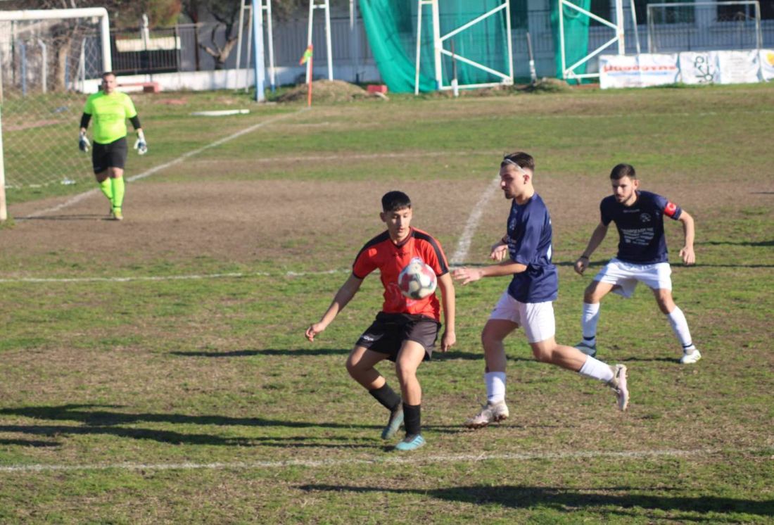 Στιγμιότυπο από το ντέρμπι της Νικήτης με την Ουρανούπολη