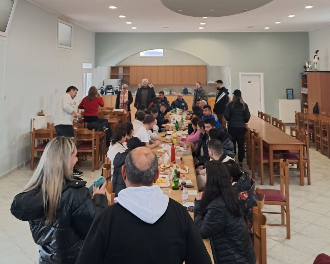 Στιγμιότυπο από την κοπή της πίτας του Μ.Ε.Α.Σ. Δόξα Κρήμνης