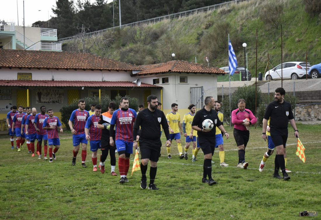 Η είσοδος των ομάδων στο γήπεδο