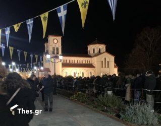 Πλήθος κόσμου στη Νέα Καρβάλη για τον Αγιο Γρηγόριο – Ευλαβικό προσκύνημα στο Σκήνωμα (ΒΙΝΤΕΟ & ΦΩΤΟ)