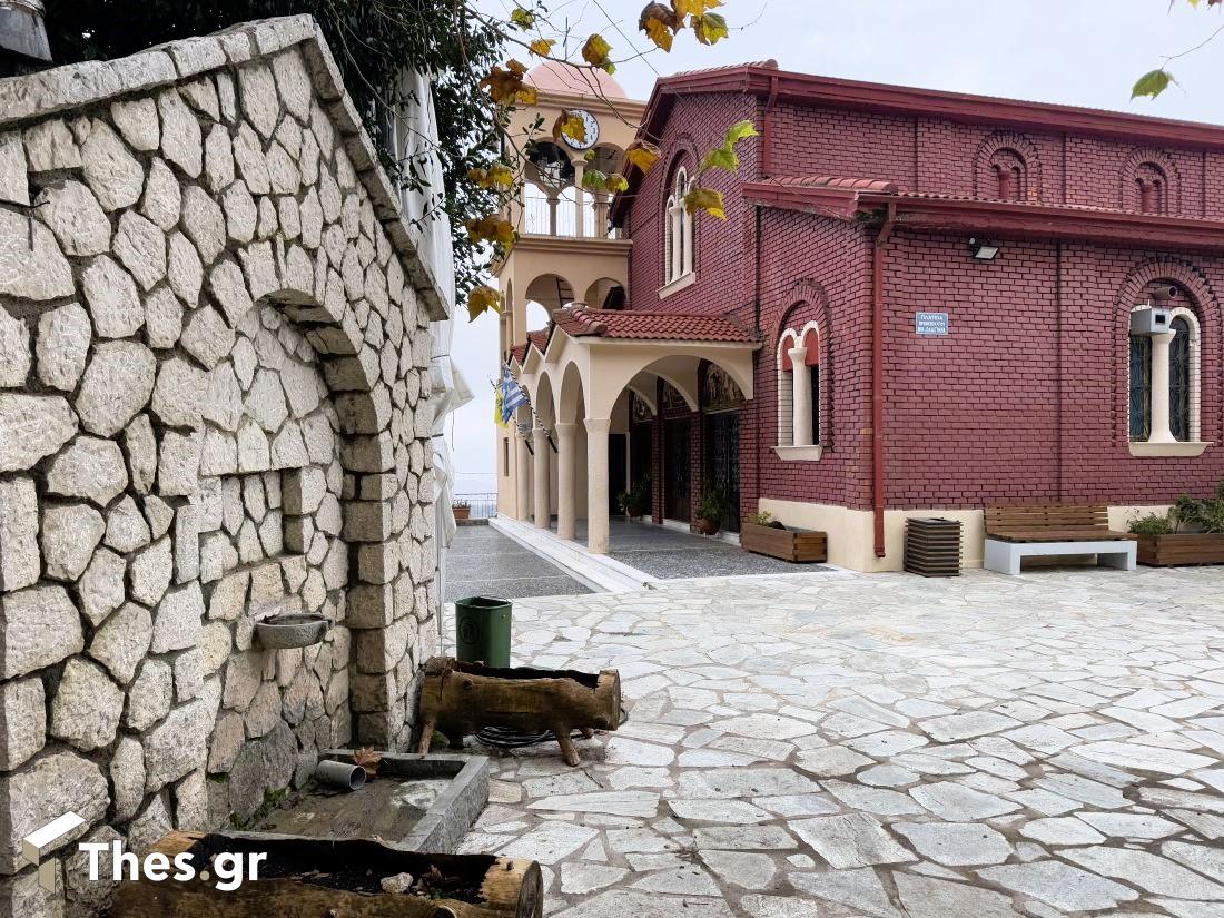 Πλατεία Εκκλησία Μορφοβούνι Καρδίτσας