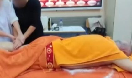 Εύβοια: “Μου ζήτησαν να κάνω το μοντέλο” – Τι είπε ο καθηγητής που του έκαναν μασάζ οι μαθητές (ΒΙΝΤΕΟ)
