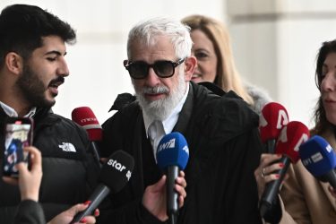 Δίκη Φιλιππίδη: “Την έριξε στον καναπέ, της κατέβασε το εσώρουχο, ούρλιαζε”
