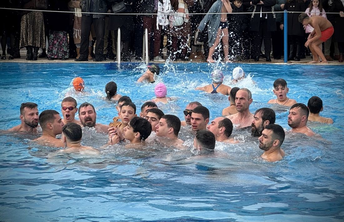 Θεοφάνεια στο δημοτικό κολυμβητήριο Παύλου Μελά