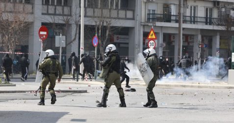 Θεσσαλονίκη: Ελεύθερος ο 13χρονος που συνελήφθη με μολότοφ μετά το συλλαλητήριο για τα Τέμπη