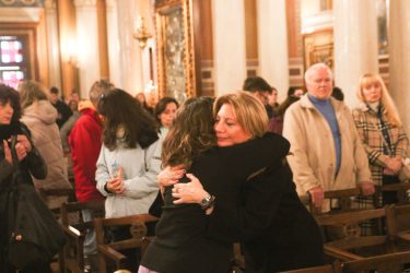 Τραγωδία στα Τέμπη: Επιμνημόσυνη δέηση παρουσία της Μαρίας Καρυστιανού από τον Αρχιεπίσκοπο Ιερώνυμο (ΦΩΤΟ)