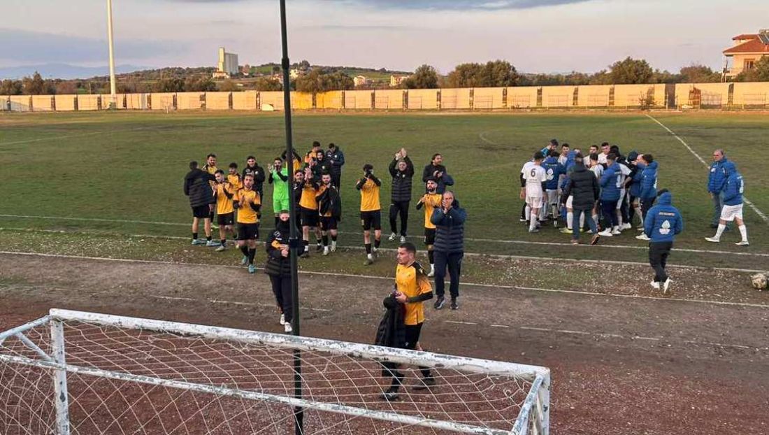 Οι παίκτες του Αστέρα χαιρετούν τους φιλάθλους τους με την λήξη της συνάντησης