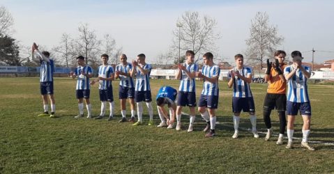 Οι ποδοσφαιριστές του Διγενή χαιρετούν τους φιλάθλους τους, πριν το ματς