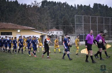 Η είσοδος των δύο ομάδων στο γήπεδο