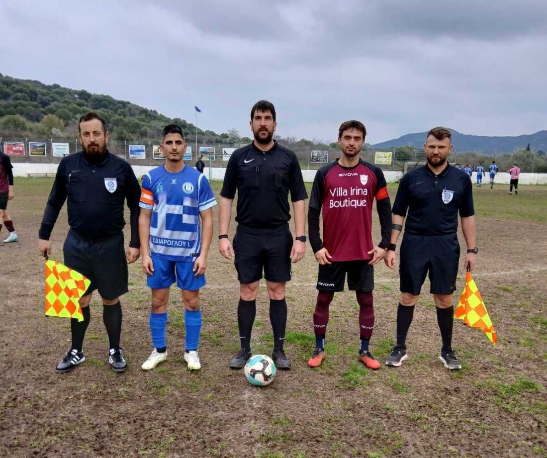Οι αρχηγοί (Σάκης Κουβάτσης, Θανάσης Γεωργιάδης) και οι διαιτητές του αγώνα