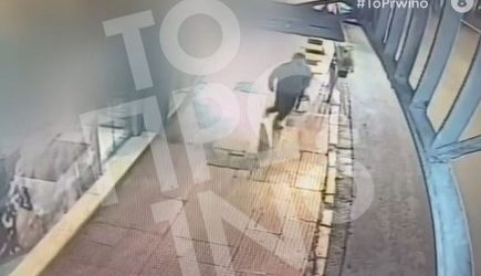 Κωνσταντίνος Αργυρός: Η στιγμή που ο τραγουδιστής τρέχει να βοηθήσει την Αλεξάνδρα Νίκα μετά την παράσυρση (ΒΙΝΤΕΟ)