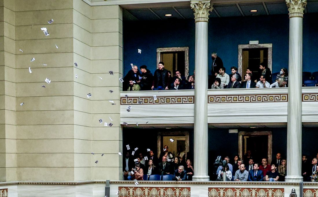 Μητσοτάκης Βουλή τρικάκια