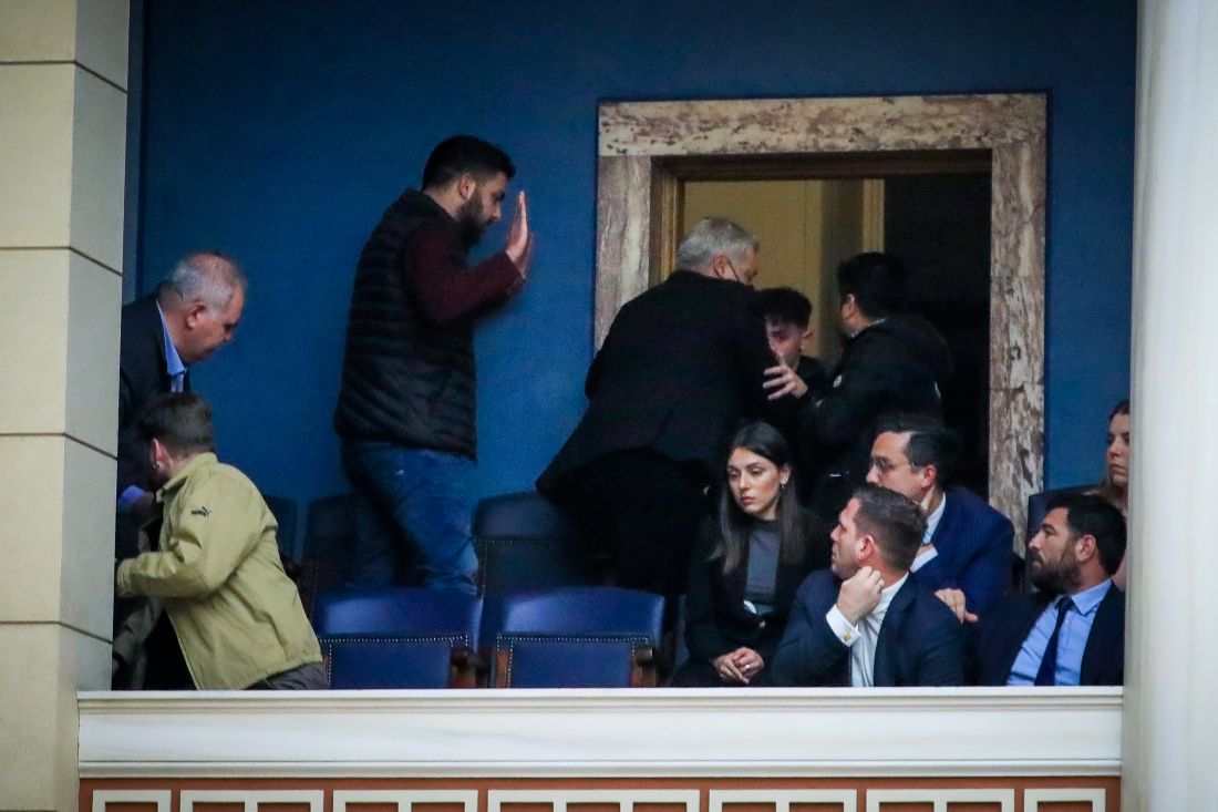 Μητσοτάκης Βουλή τρικάκια