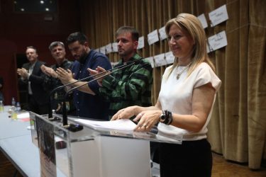 Καρυστιανού εναντίον Δέδε: Τα επτά ερωτήματα που του θέτει