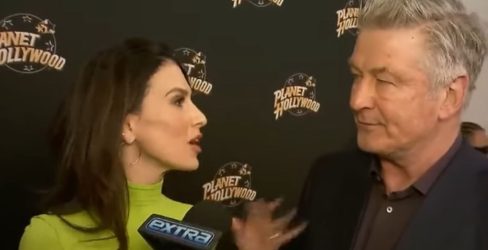 Αλεκ Μπάλντουιν: Ξέσπασμα από τη σύζυγό του μπροστά στην κάμερα – “Δε θα μιλάς όταν μιλάω” (ΒΙΝΤΕΟ)