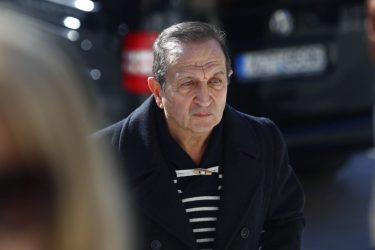 Σπύρος Μπιμπίλας: Ξέσπασε σε δάκρυα στη δίκη Φιλιππίδη – Η φιλία τους, οι καταγγελίες και η αυτοκτονία του ηθοποιού Δημήτρη Βογιατζή