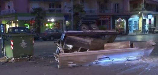 Θεσσαλονίκη: Ενας τραυματίας σε τροχαίο – Το τρέιλερ εκσφεδονίστηκε στη μέση του δρόμου (ΒΙΝΤΕΟ)
