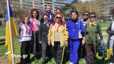 Θεσσαλονίκη: Ουκρανοί φύτεψαν 21 δέντρα στο κέντρο της πόλης συμβολίζοντας την φιλία (ΦΩΤΟ)