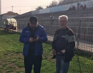 Ο παράγοντας του Ηρακλή, Νίκος Ταμπαρέσκος και ο παρατηρητής του αγώνα, Γιώργος Ξεφτέρης