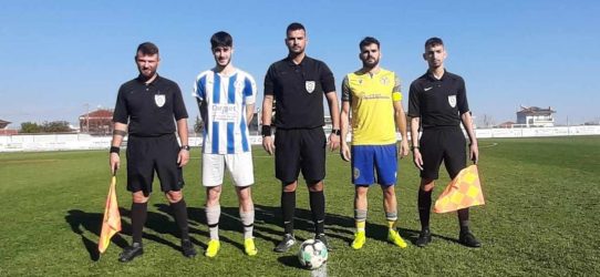 Οι διαιτητές και οι αρχηγοί