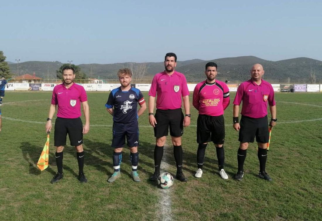 Οι διαιτητές και οι αρχηγοί