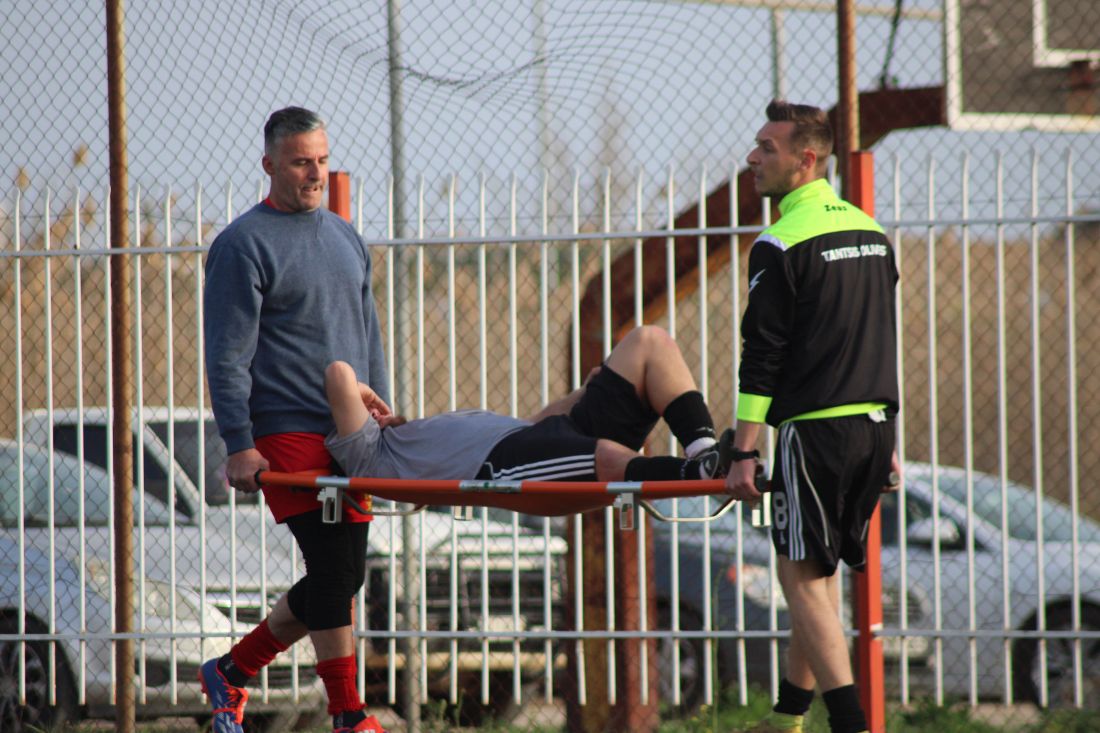 Ο μεγάλος άτυχος για τους φιλοξενούμενους, Χρήστος Μπαντής, αποχωρεί με φορείο