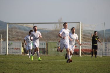 Χαμόγελα για τους γηπεδούχους, που είχαν ιδανικό ξεκίνημα με γρήγορο γκολ