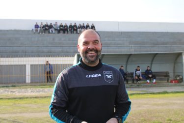 Ο Γιώργος Αλβανός είχε κάθε λόγο να χαμογελά, βλέποντας την ομάδα του αήττητη για 10 σερί παιχνίδια