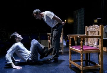«Ηλιος με Δόντια» του Γιάννη Μακριδάκη στο Metropolitan Urban Theater στην Θεσσαλονίκη
