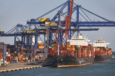 Σε ισχύ από σήμερα οι δασμοί των ΗΠΑ – Στο 104% για την Κίνα