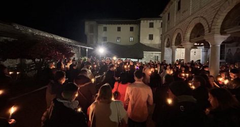 Με λαμπρότητα και κατάνυξη η Ανάσταση στην Ιερά Μονή Εικοσιφοίνισσας (ΒΙΝΤΕΟ & ΦΩΤΟ)