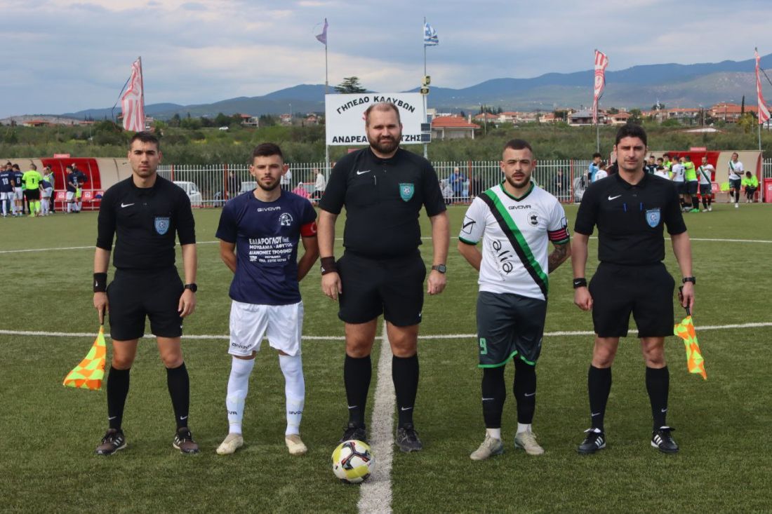 Οι διαιτητές και οι αρχηγοί