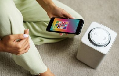 «Hey Siri, άναψε το φως»: Πώς οι AI βοηθοί έχουν αλλάξει τις ζωές μας