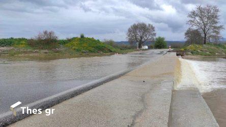Θεσσαλονίκη: Στον Λαγκαδά ο μεγαλύτερος όγκος νερού – Διακοπή κυκλοφορίας σε δύο σημεία