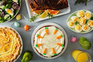 Πάσχα: 4 tips των ειδικών για να φας ό,τι θέλεις χωρίς τύψεις