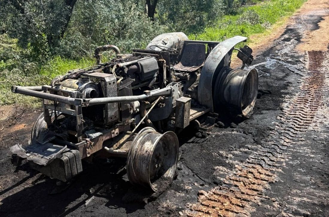 καμένο τρακτέρ Αγιος Μάμας Χαλκιδική