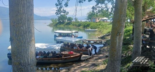 Κοσμοπλημμύρα στην Κερκίνη για την Πρωτομαγιά (ΦΩΤΟ)